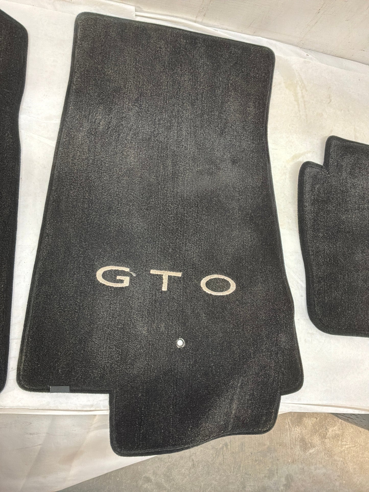 2004 Pontiac GTO Lloyds Embroidered Front and Rear Floor Mats OEM