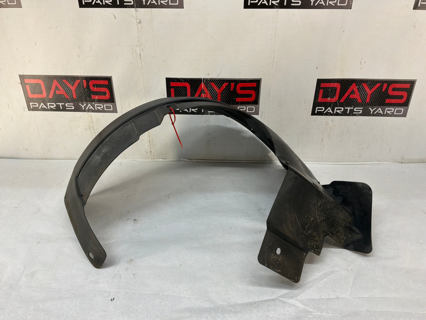Rh wheel liner - Day's Parts Yard