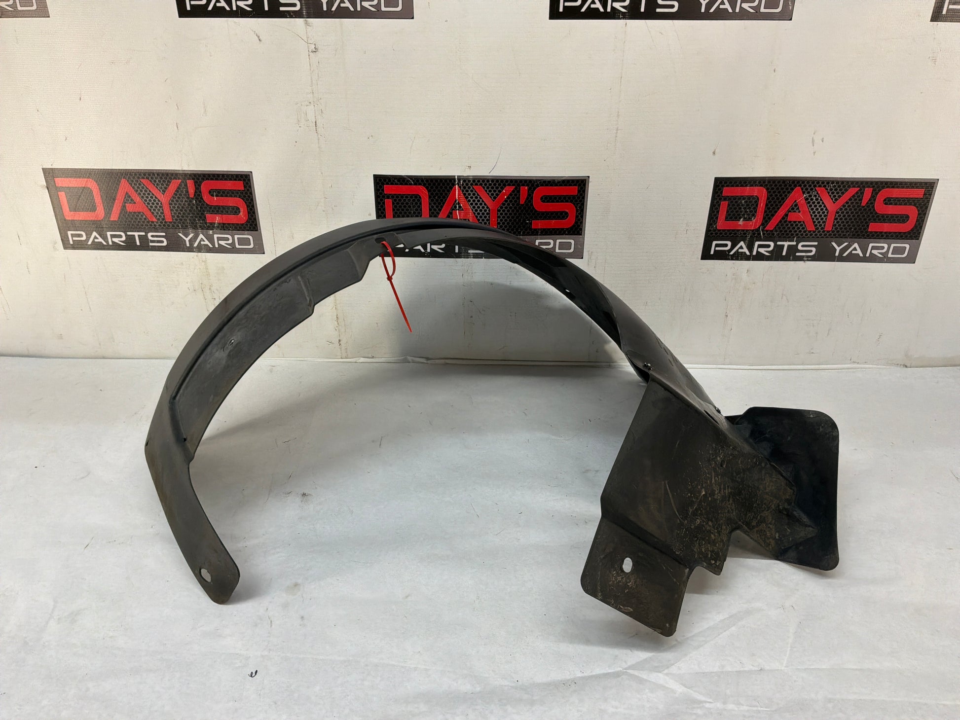 Rh wheel liner - Day's Parts Yard