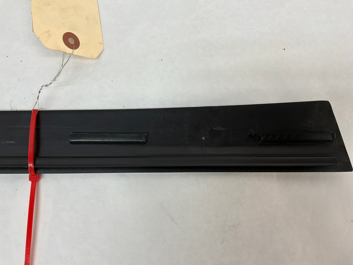 2005 Pontiac GTO RH Passenger Exterior B Pillar Window Trim Cover Applique Molding OEM