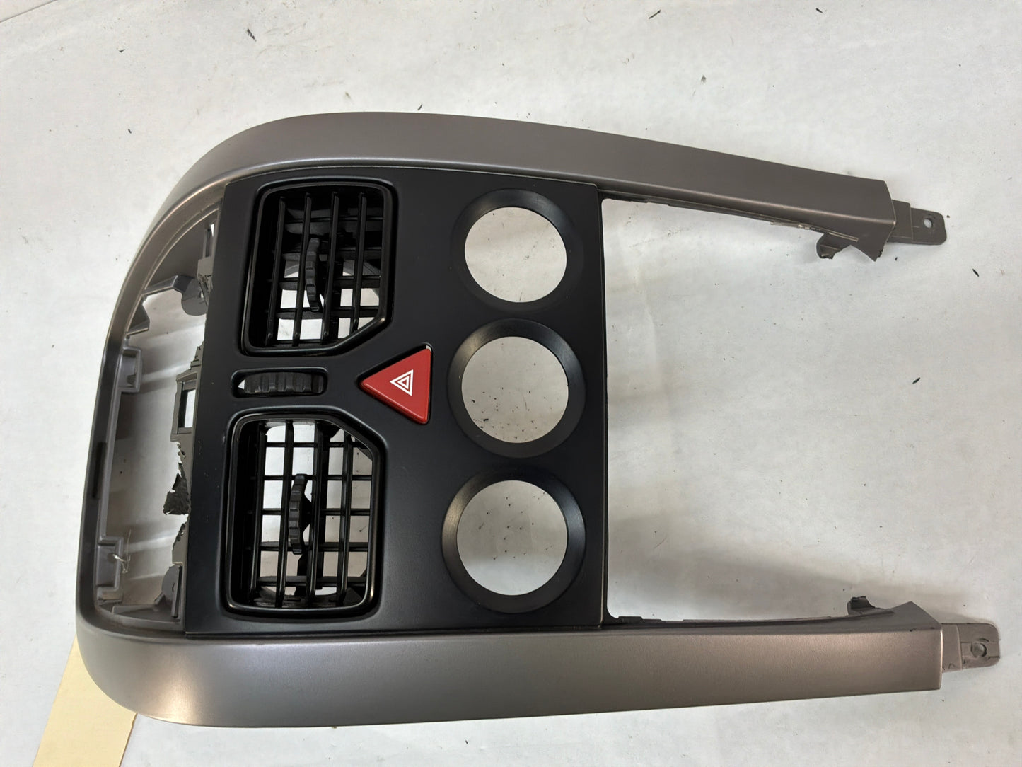 2005 Pontiac GTO Radio bezel