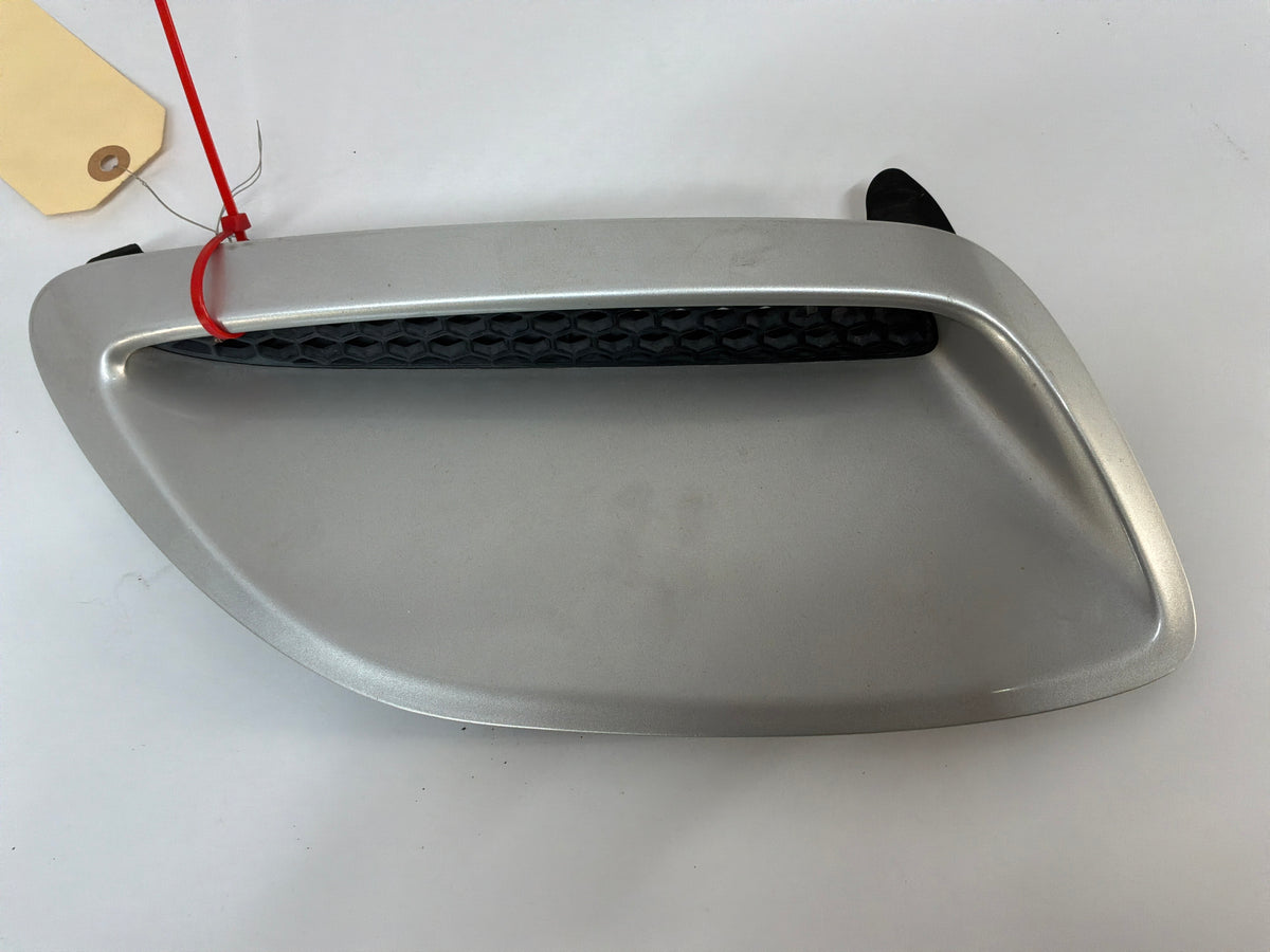 2006 Pontiac GTO RH & LH Hood Vent Scoop Grill OEM