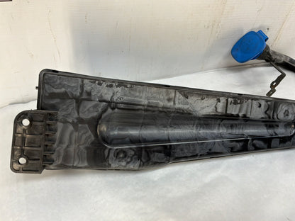 Windshield wiper reservoir - Day's Parts Yard