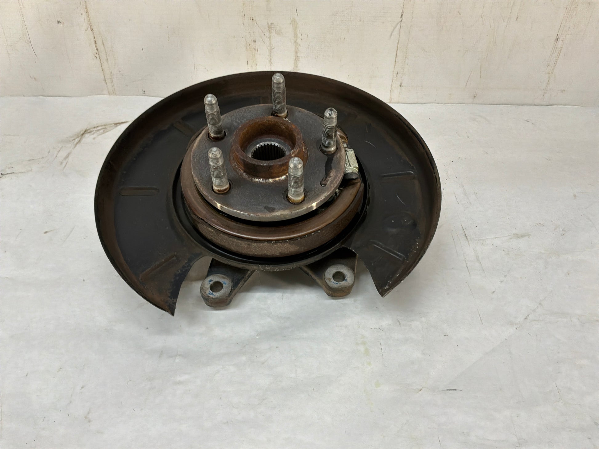 2017 Chevy Caprice PPV RH Passenger Rear Suspension Spindle Hub Knuckle Wheel Bearing OEM - Day's Parts Yard