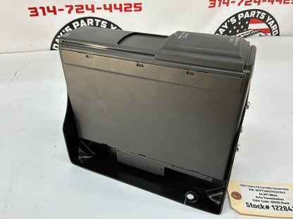 2007 Chevy C6 Corvette Convertible 6 Disc CD Changer OEM