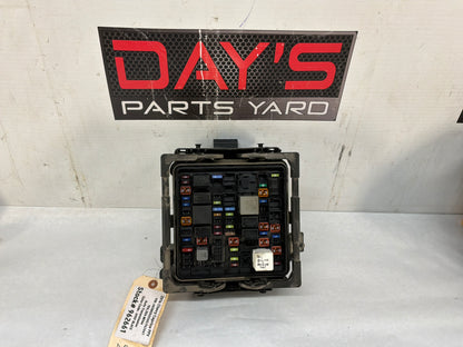 Fuse box - Day's Parts Yard