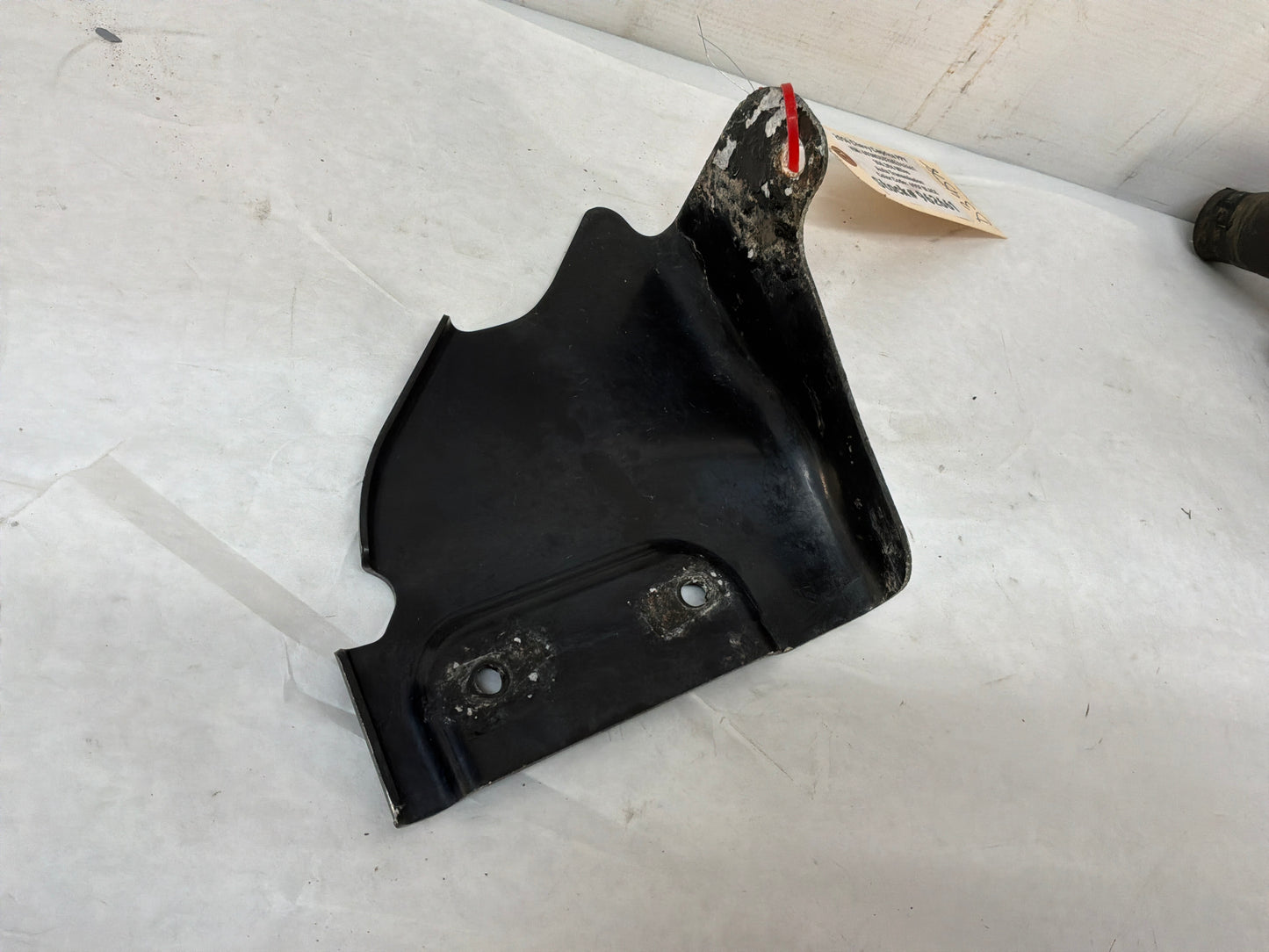 Rh bracket - Day's Parts Yard