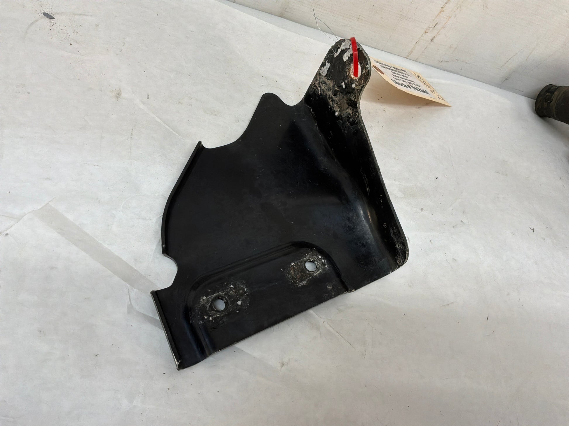 Rh bracket - Day's Parts Yard