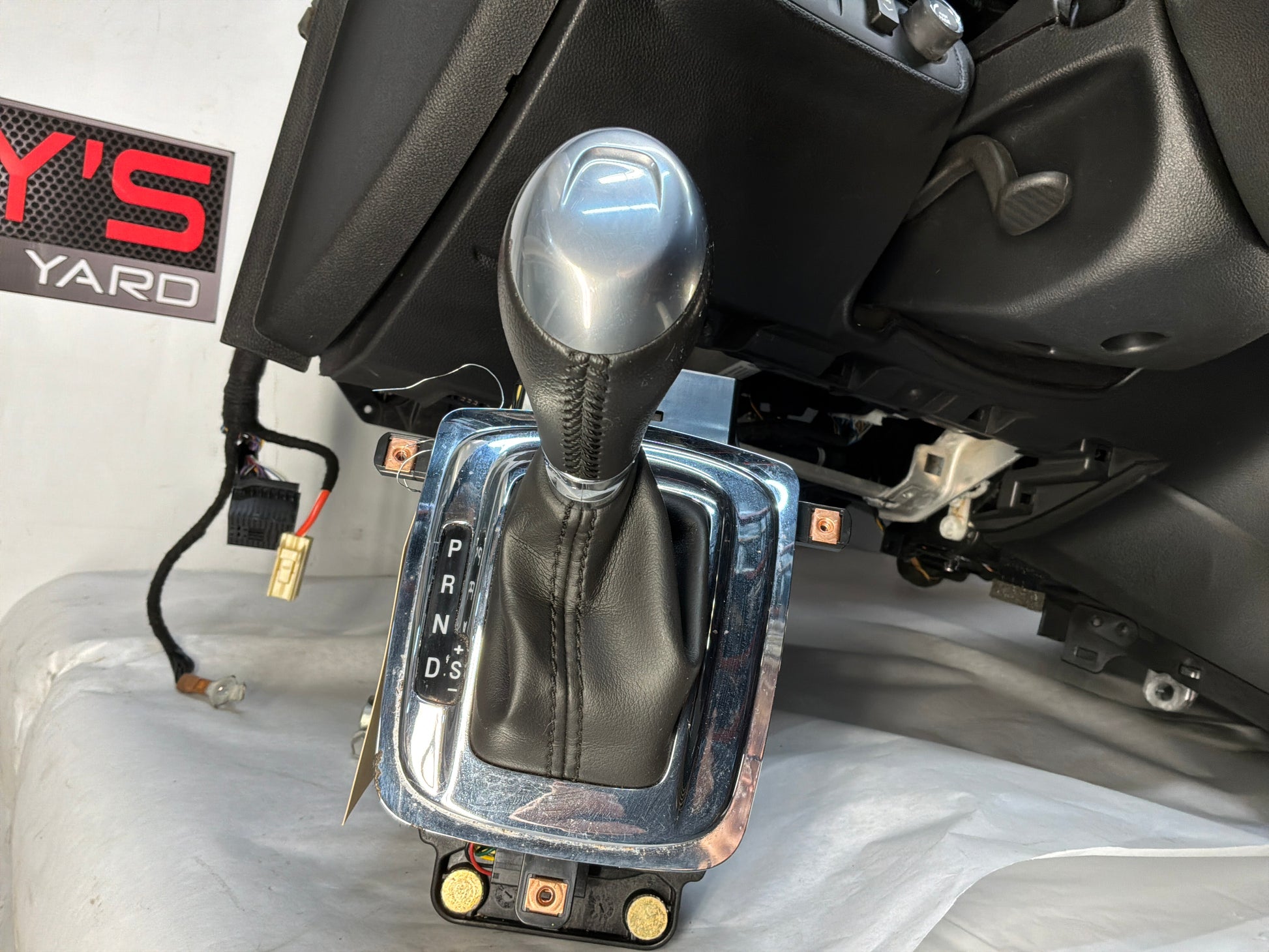 Dash and center console - Day's Parts Yard