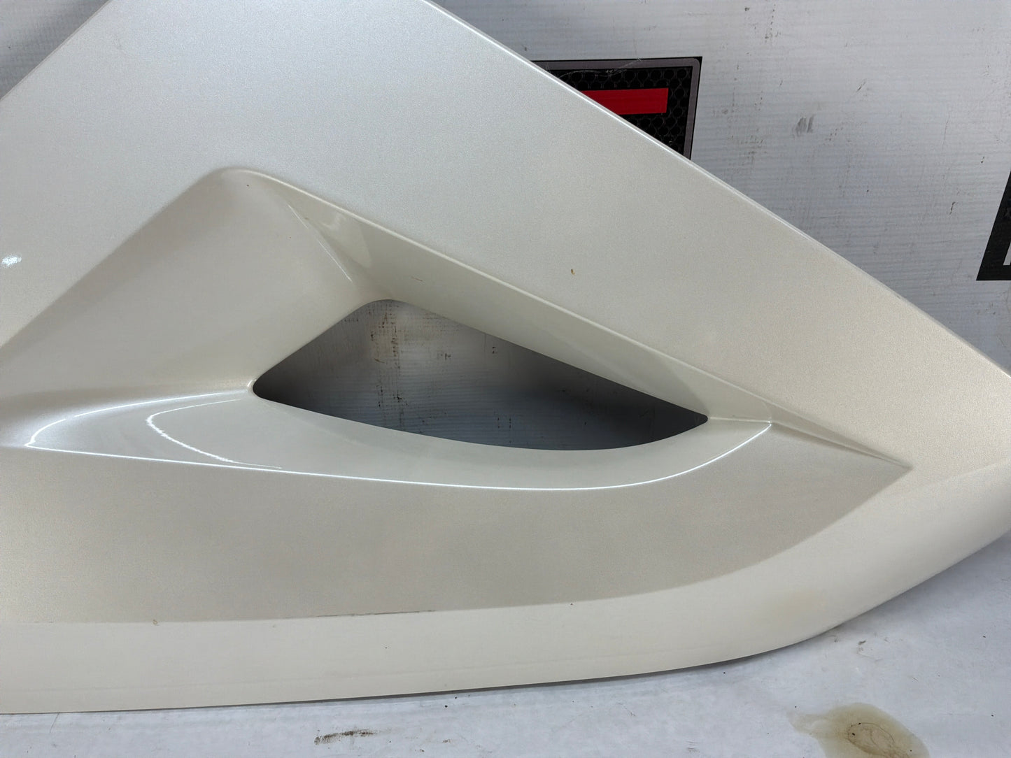 2012 Chevy Avalanche Exterior LH Driver Outer Trim Bed Cargo Box Sail Panel Cladding OEM