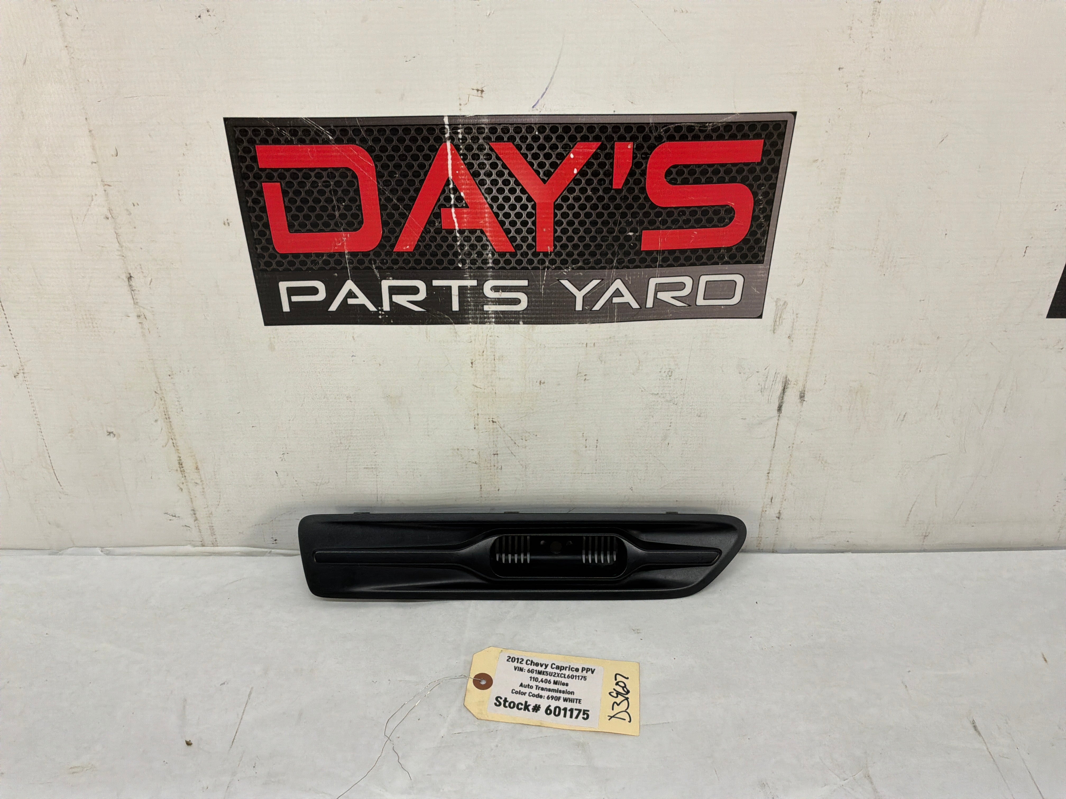 2012 Chevy Caprice PPV RH Passenger Fender Marker Grill OEM