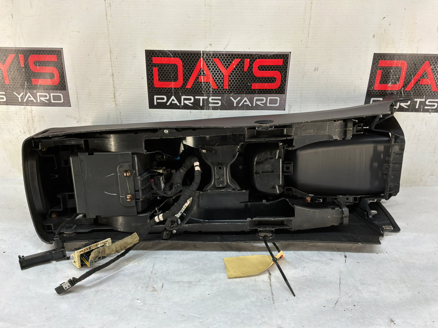 2014-2017 Chevy SS Sedan Caprice PPV Center Console Arm Rest OEM