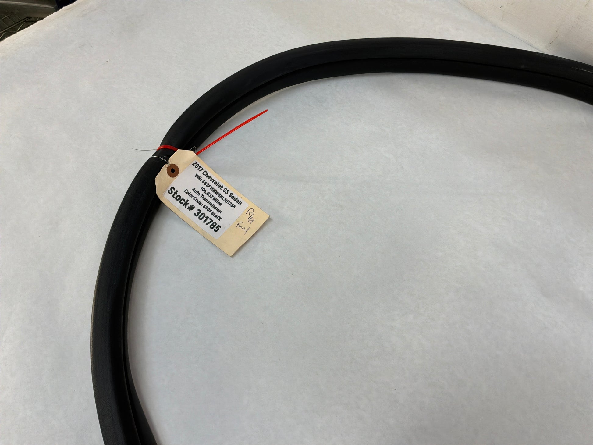 Rh door weather strip - Day's Parts Yard