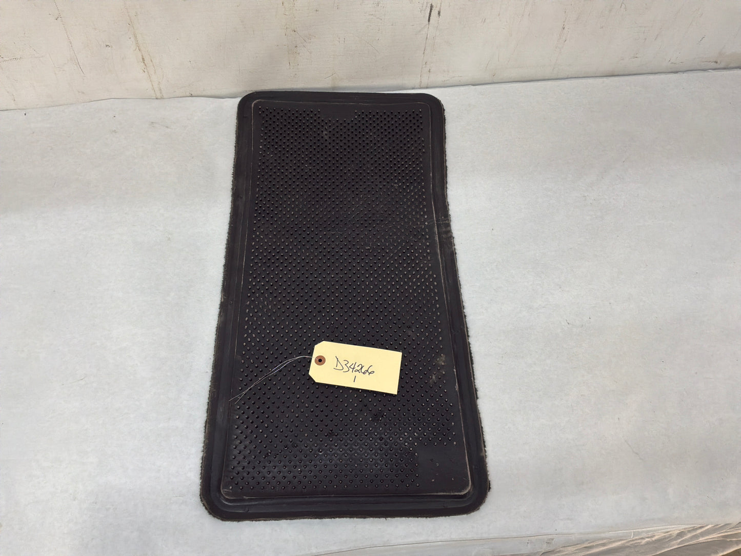 Rh front floor mat - Day's Parts Yard