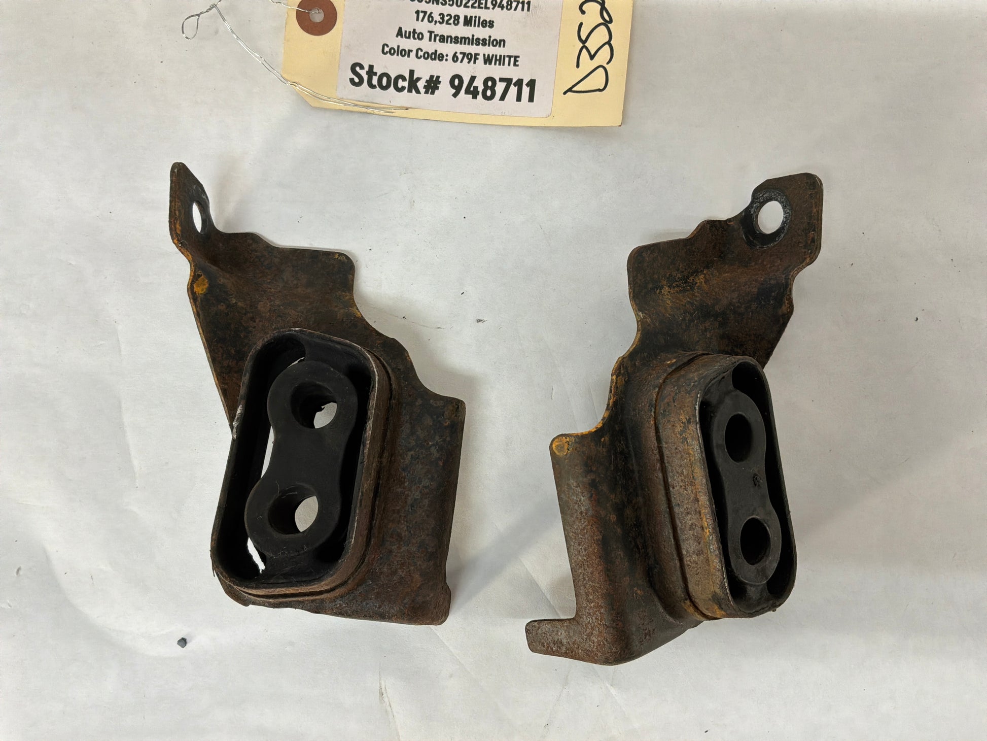 Muffler hangers - Day's Parts Yard