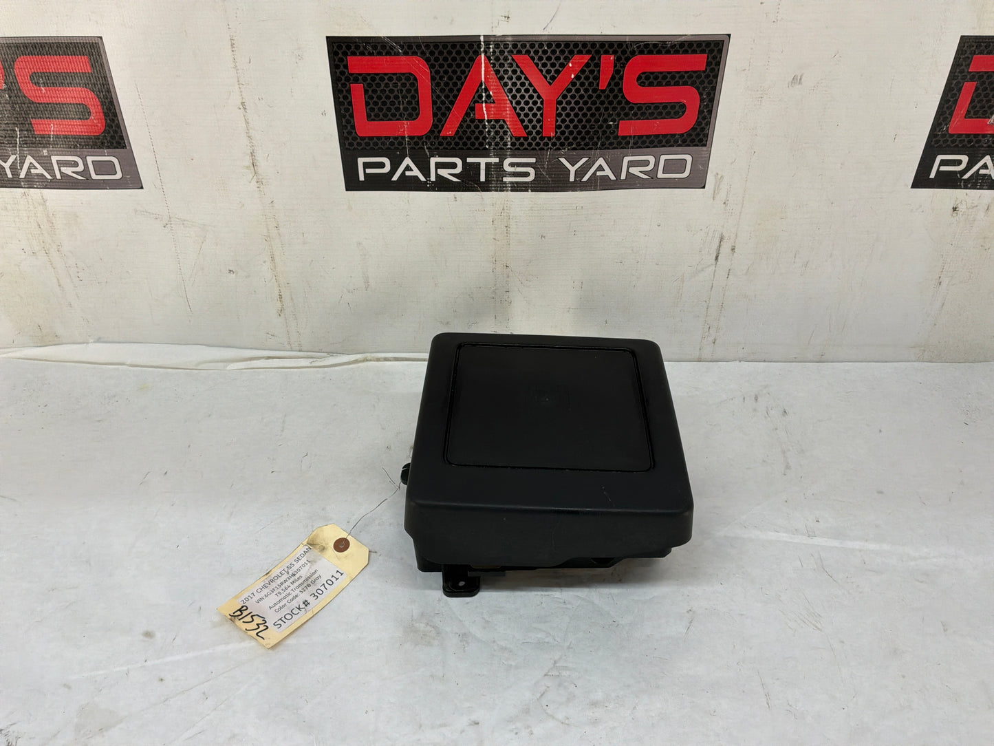2017 Chevrolet SS Sedan Engine Bay Fuse Relay Wiring Wire Harness Junction Box Block Cover OEM