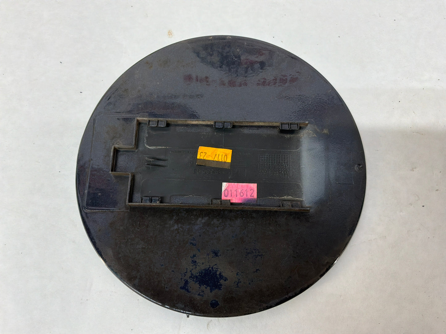 2014 Chevy Camaro SS Fuel Gas Tank Filler Door Cover Black OEM
