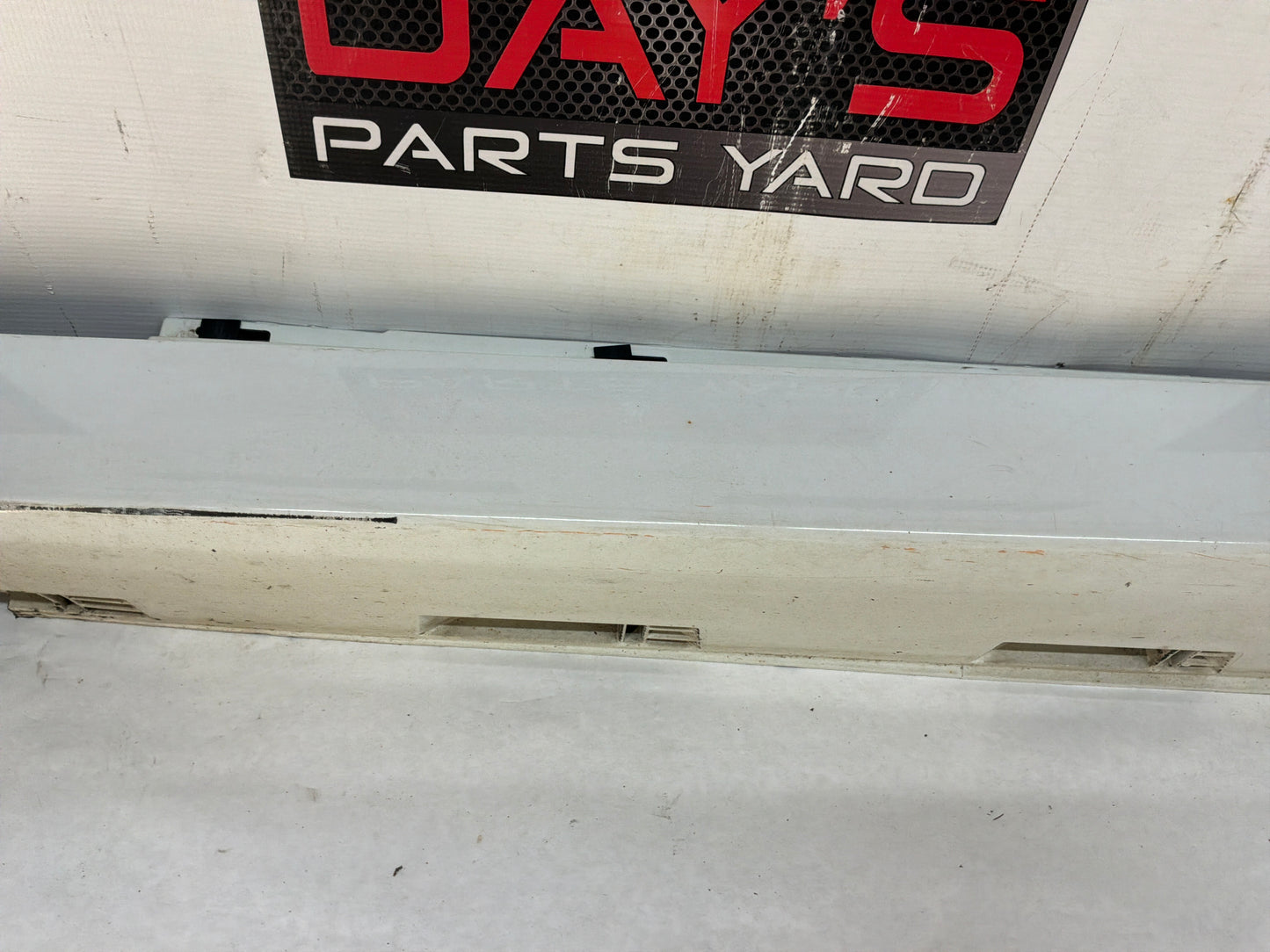 2008 Pontiac G8 Base LH Driver Rocker Molding Side Skirt Panel Trim White OEM