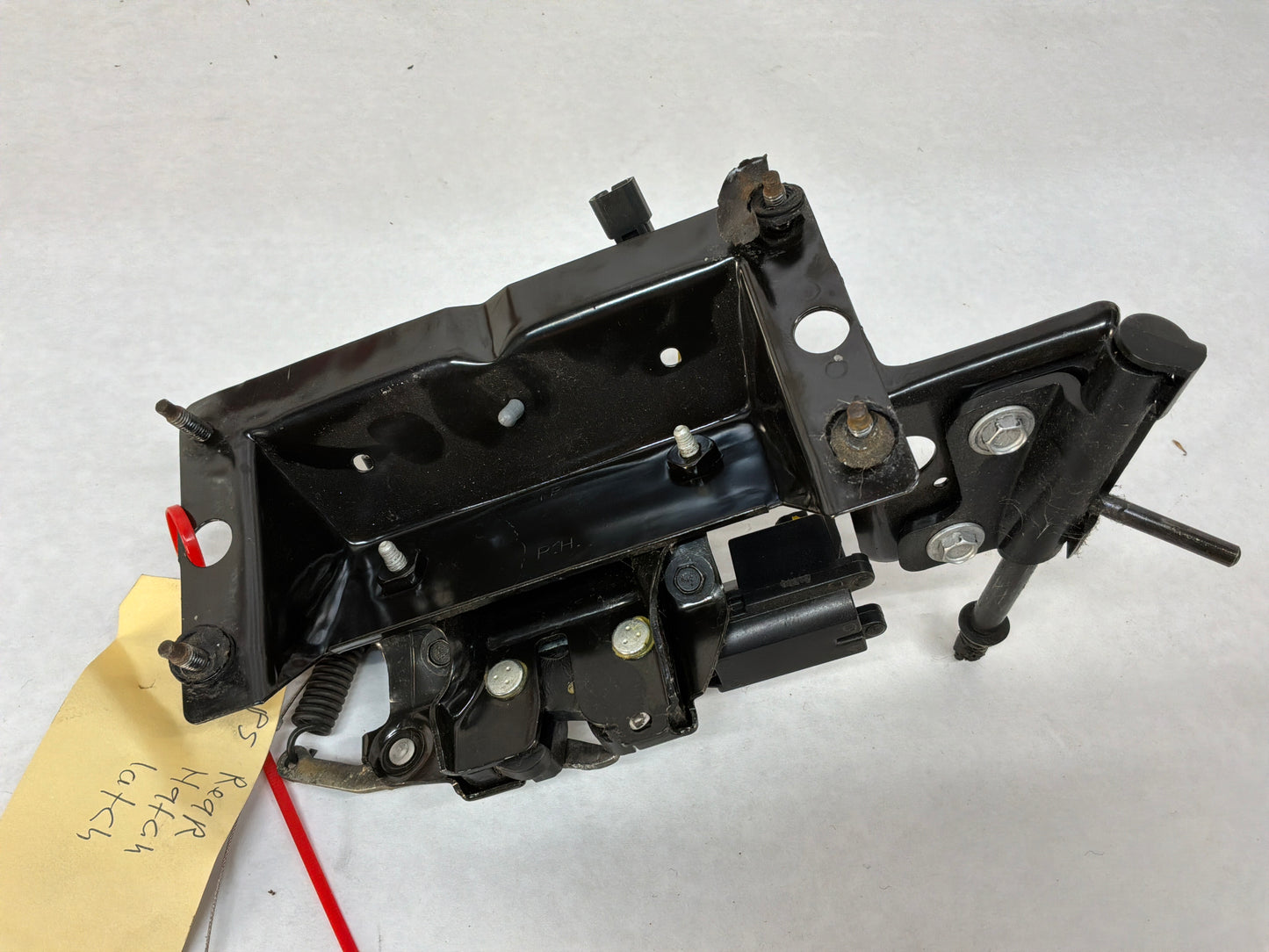 1999 Chevy C5 Corvette RH Passenger Rear Hatch Trunk Deck Lid Latch OEM