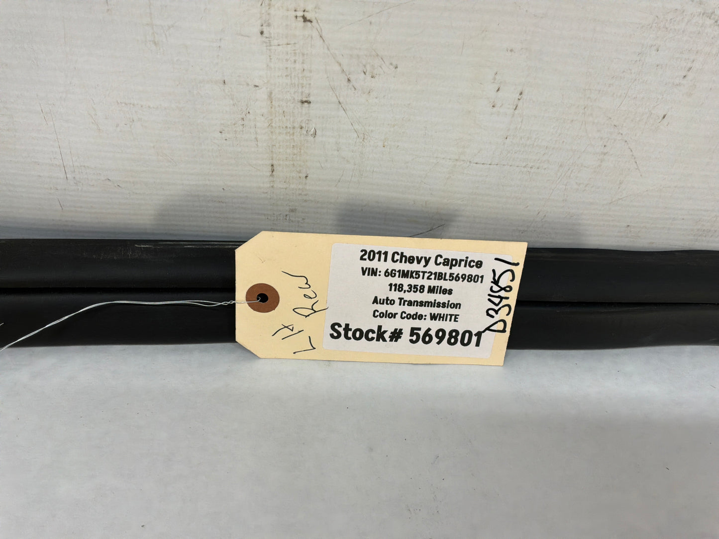 Lh rear door weather strip - Day's Parts Yard