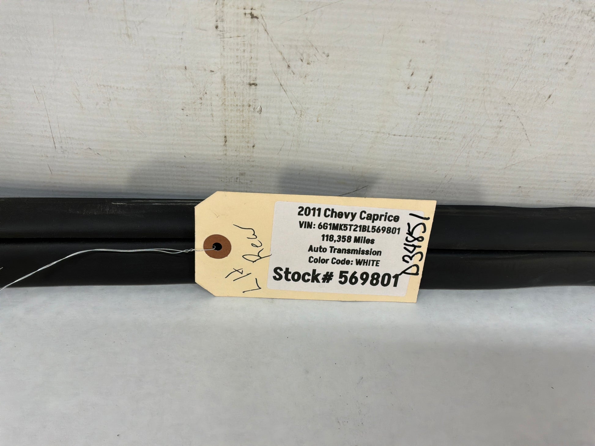 Lh rear door weather strip - Day's Parts Yard