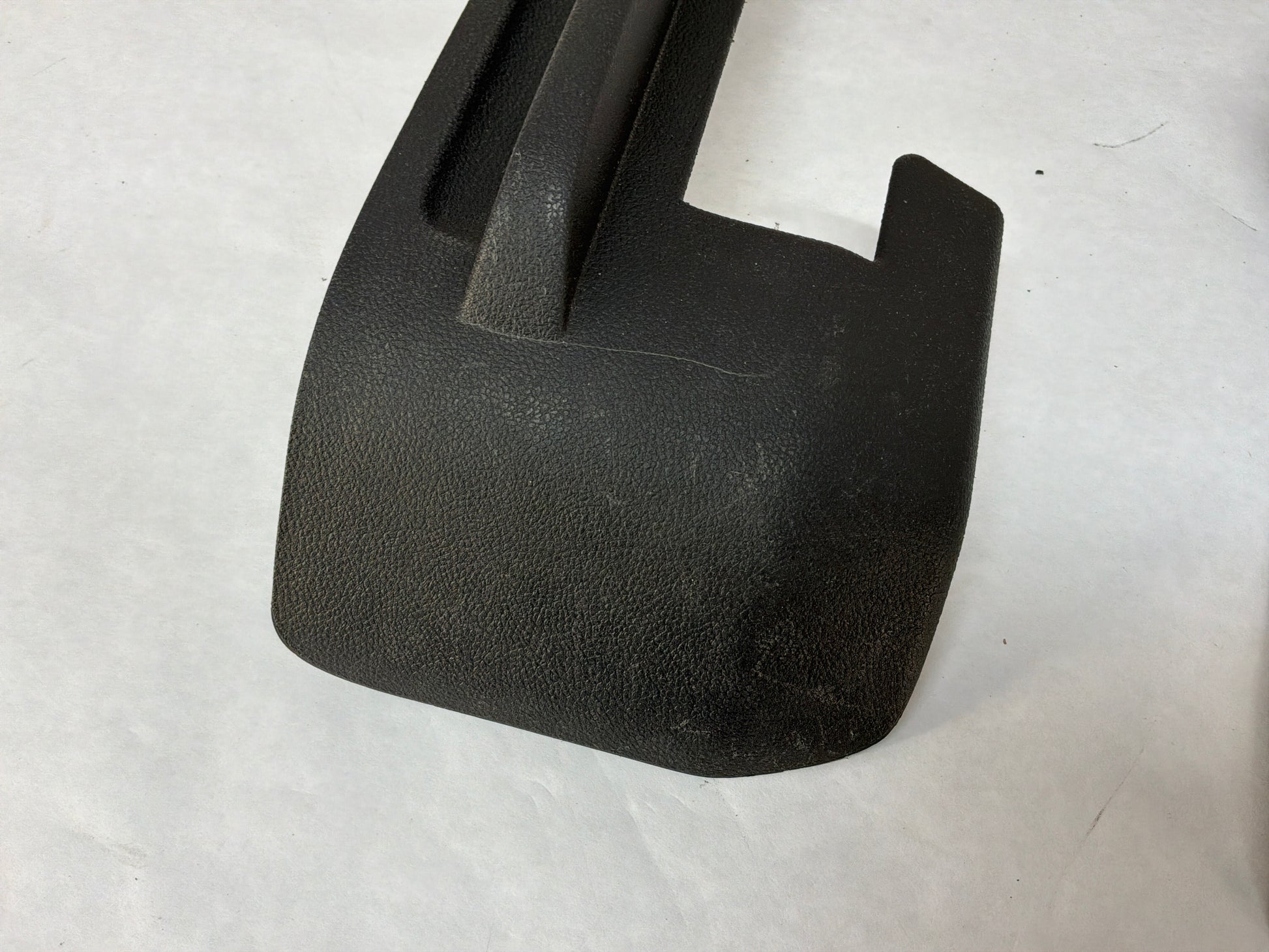 Rh seat track trim - Day's Parts Yard