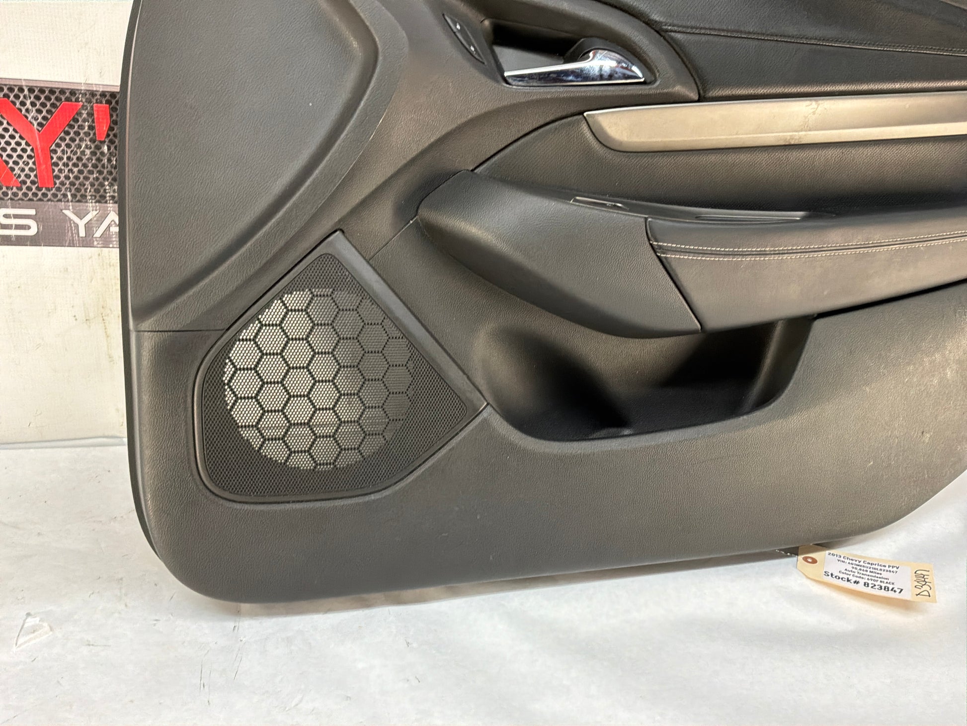 2013 Chevy Caprice PPV RH Passenger Front Interior Door Panel OEM - Day's Parts Yard