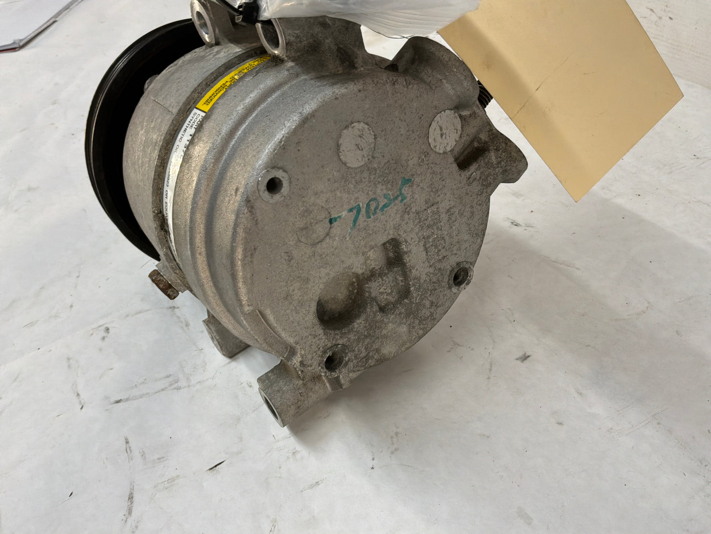 2004 Pontiac GTO AC Air Conditioner Compressor w/ Hardware OEM