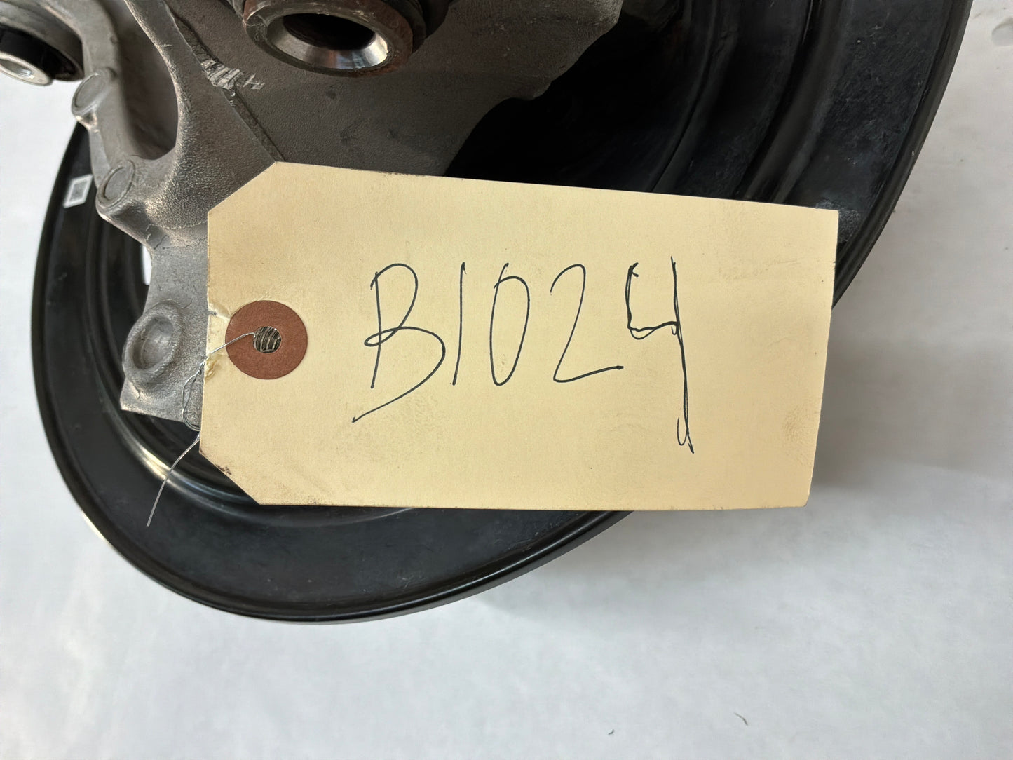 2023 Chevy Camaro SS LH Driver Rear Suspension Spindle Knuckle Hub OEM