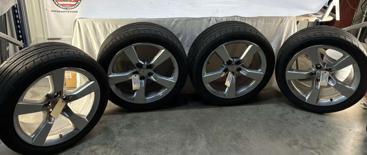 2010 Chevy Camaro SS 20x8 20x9 Factory OEM Wheels Rims with Tires