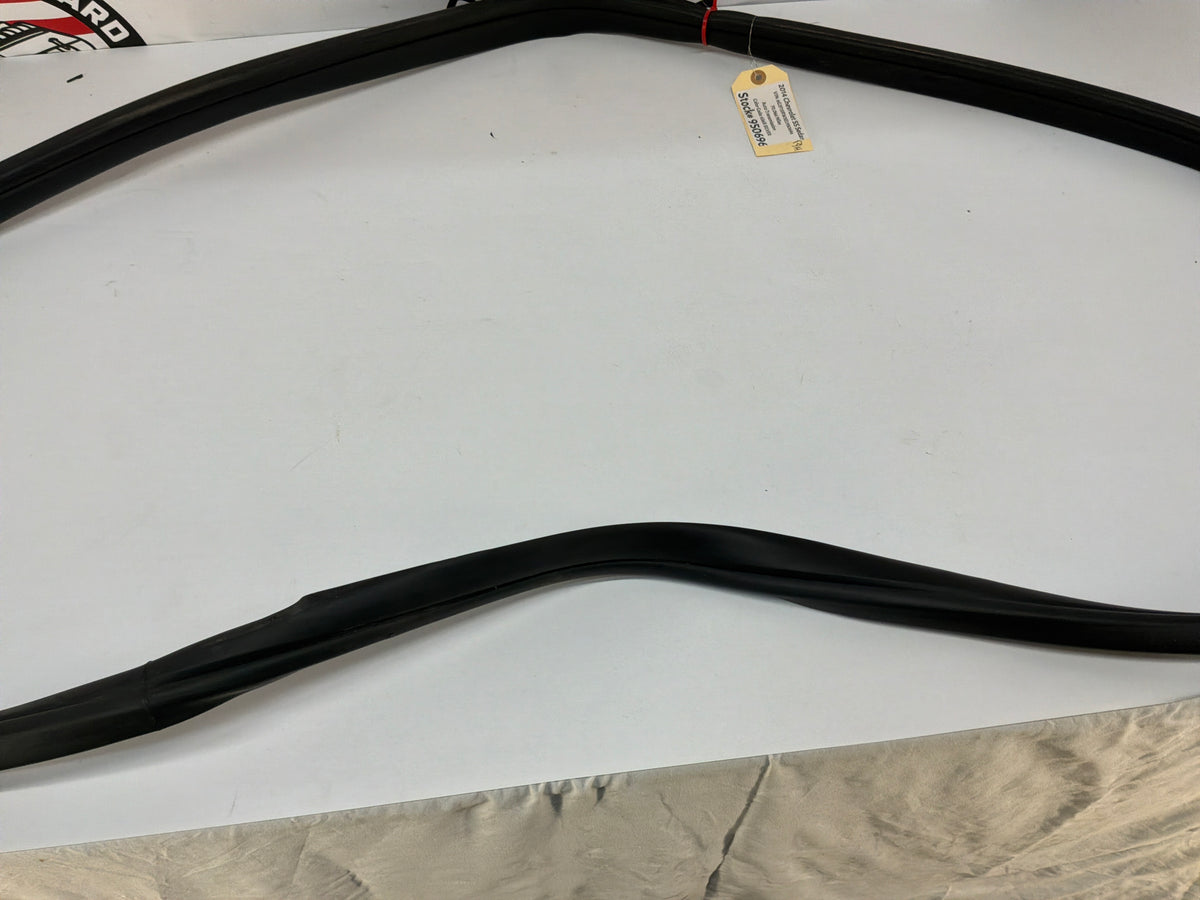 2014 Chevy SS Sedan RH Passenger Front Door Weather Strip Rubber Seal OEM
