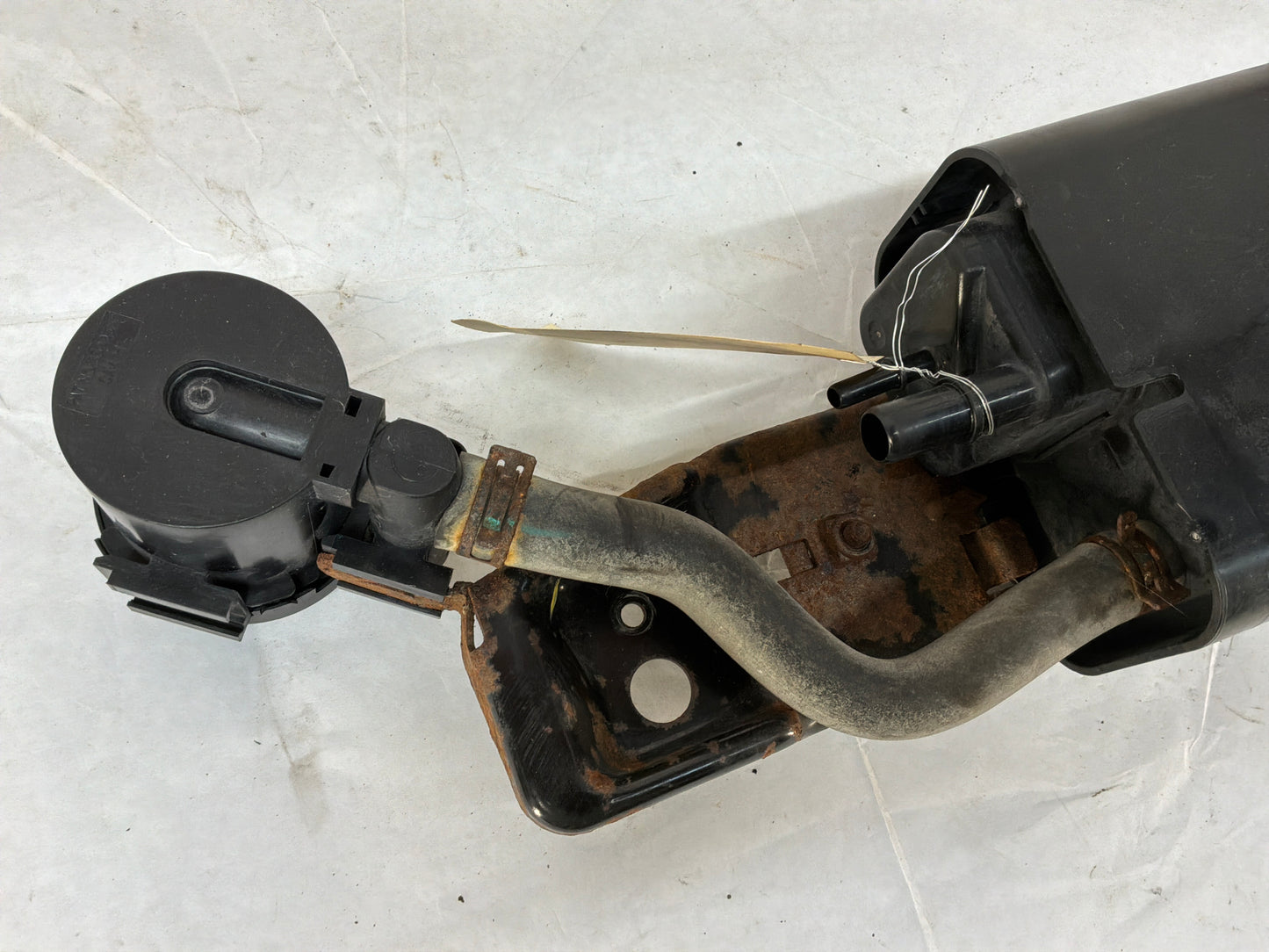 2008 Pontiac G8 GT EVAP Emission Charcoal Canister Assembly OEM
