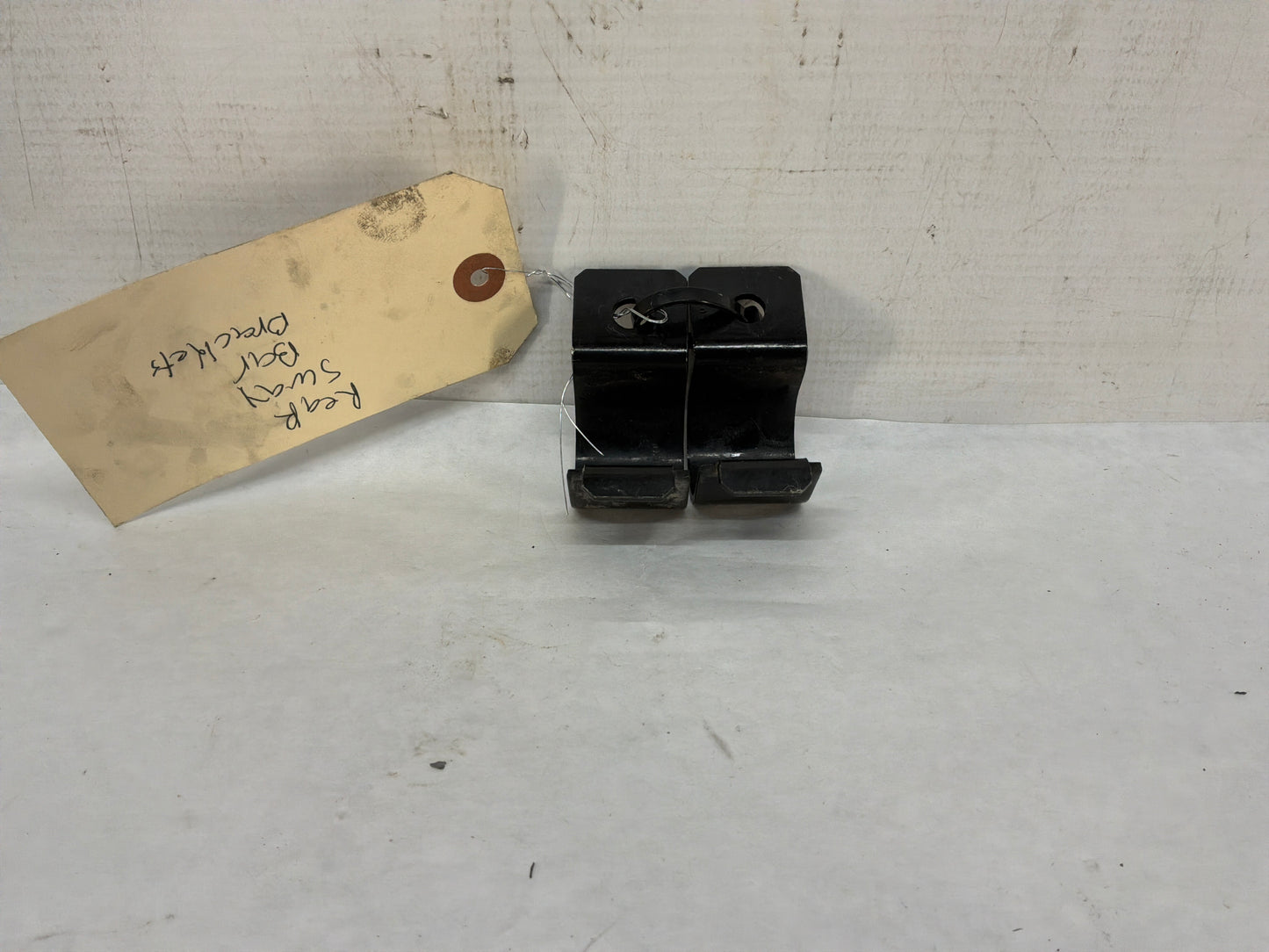 2012 Chevy Caprice PPV Rear Stabilizer Sway Bar Brackets Clamps OEM - Day's Parts Yard