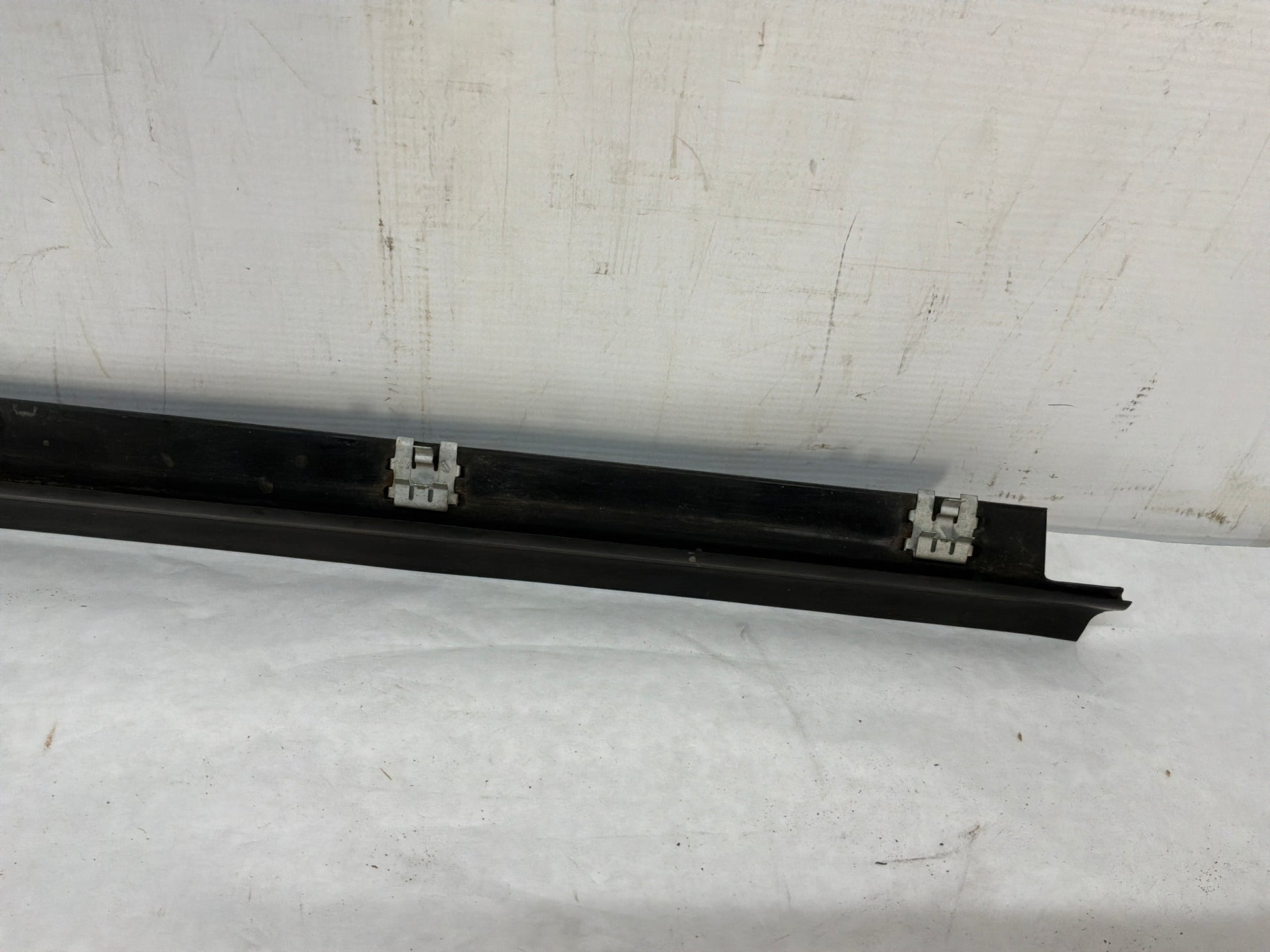 Rh belt molding - Day's Parts Yard