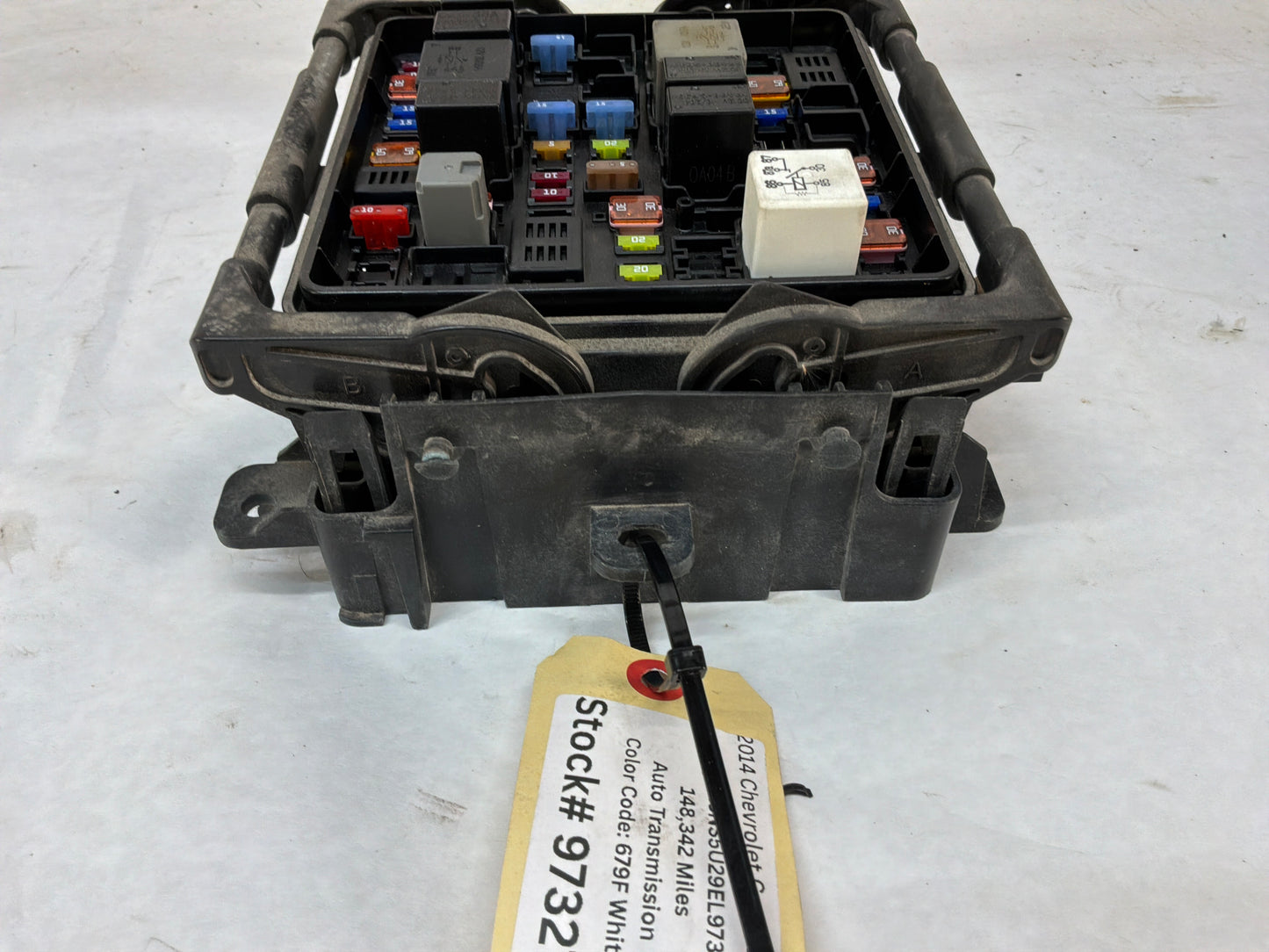 2014 Chevy Caprice PPV Engine Motor Bay Relay Fuse Box Junction Module OEM