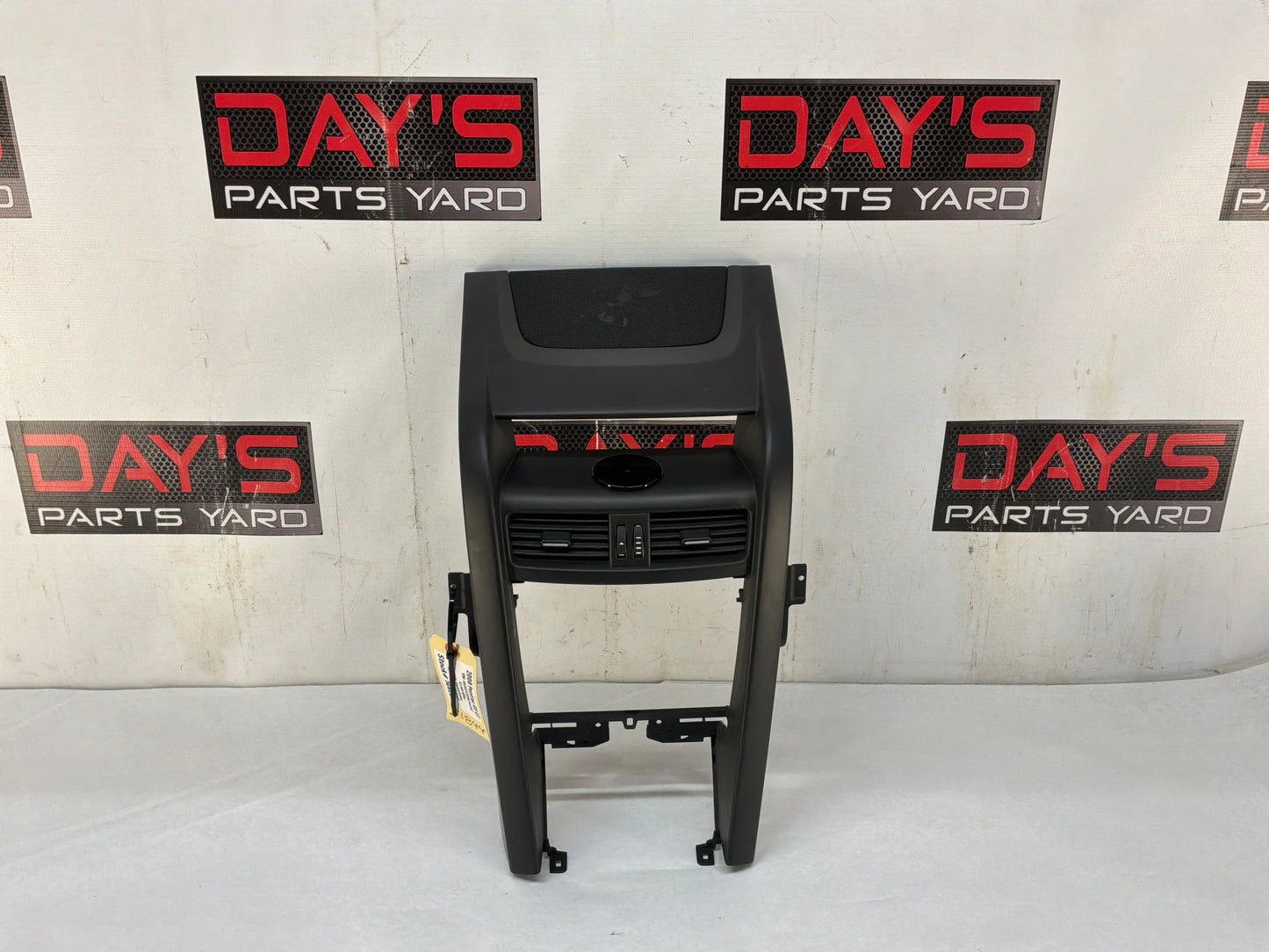 2008 Pontiac G8 GT Center Dash Radio Bezel Trim Molding Panel Speaker Grille OEM