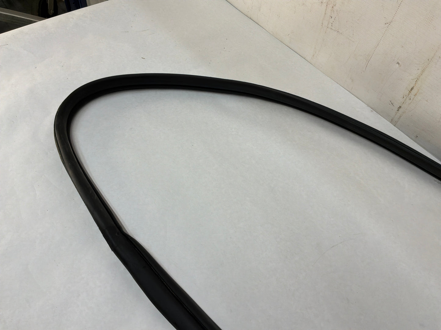 Rh rear door weather strip - Day's Parts Yard