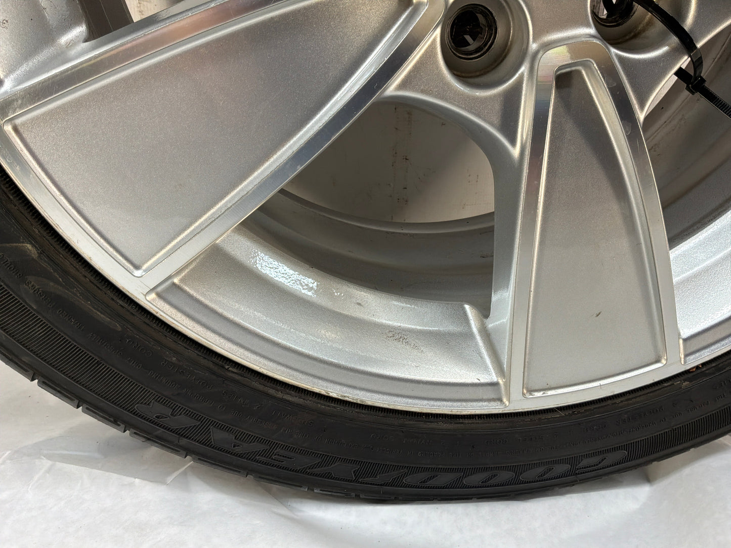 2008 Pontiac G8 GT Goodyear Eagle Tire w/Factory OEM Wheel 18x8  245/45R18 OEM