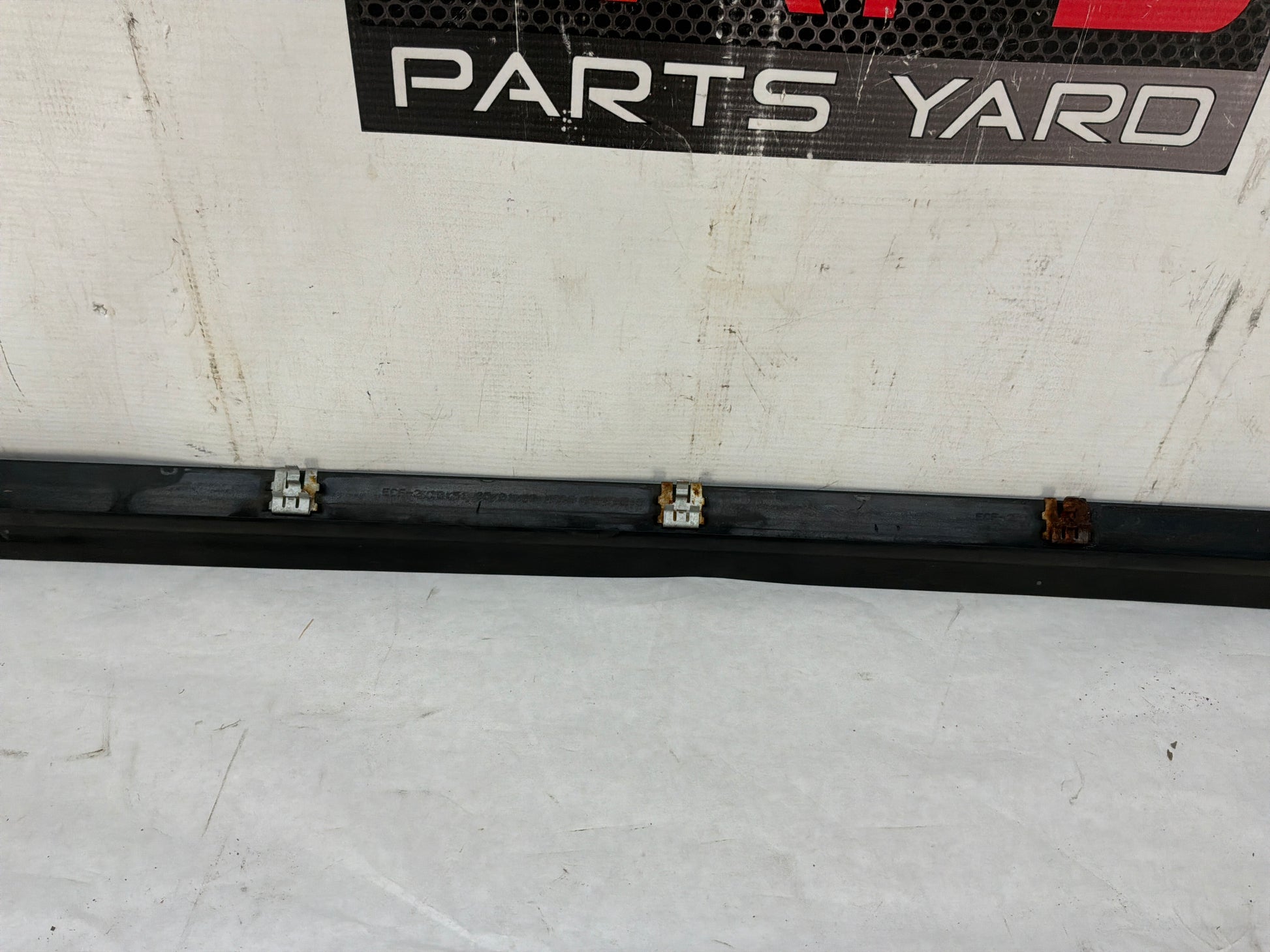 Lh belt molding - Day's Parts Yard