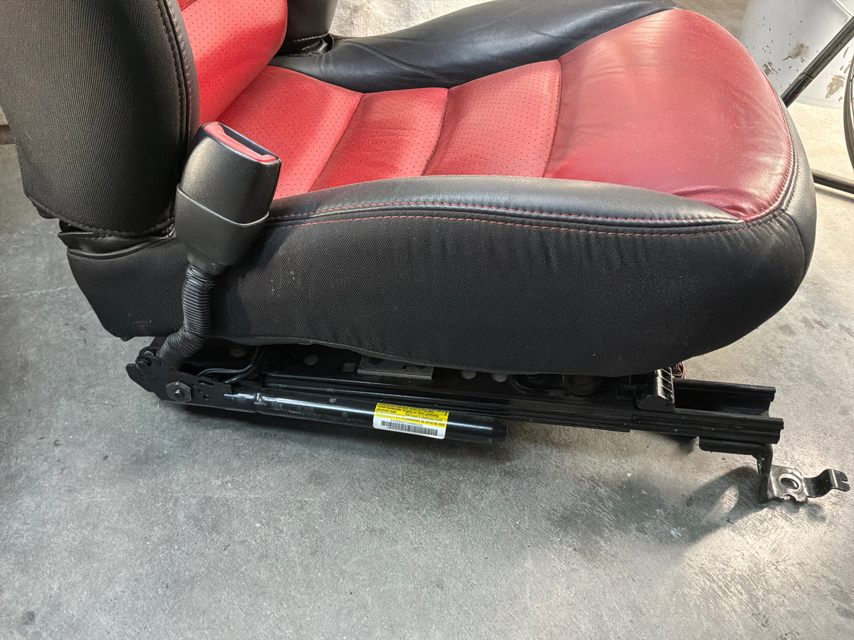 2007 Chevy C6 Corvette Convertible Seats RH & LH Front Seats OEM Red & Black