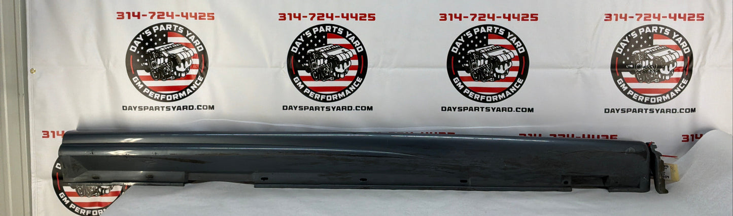 2006 Pontiac GTO RH Passenger Rocker Molding Side Skirt Panel Trim OEM