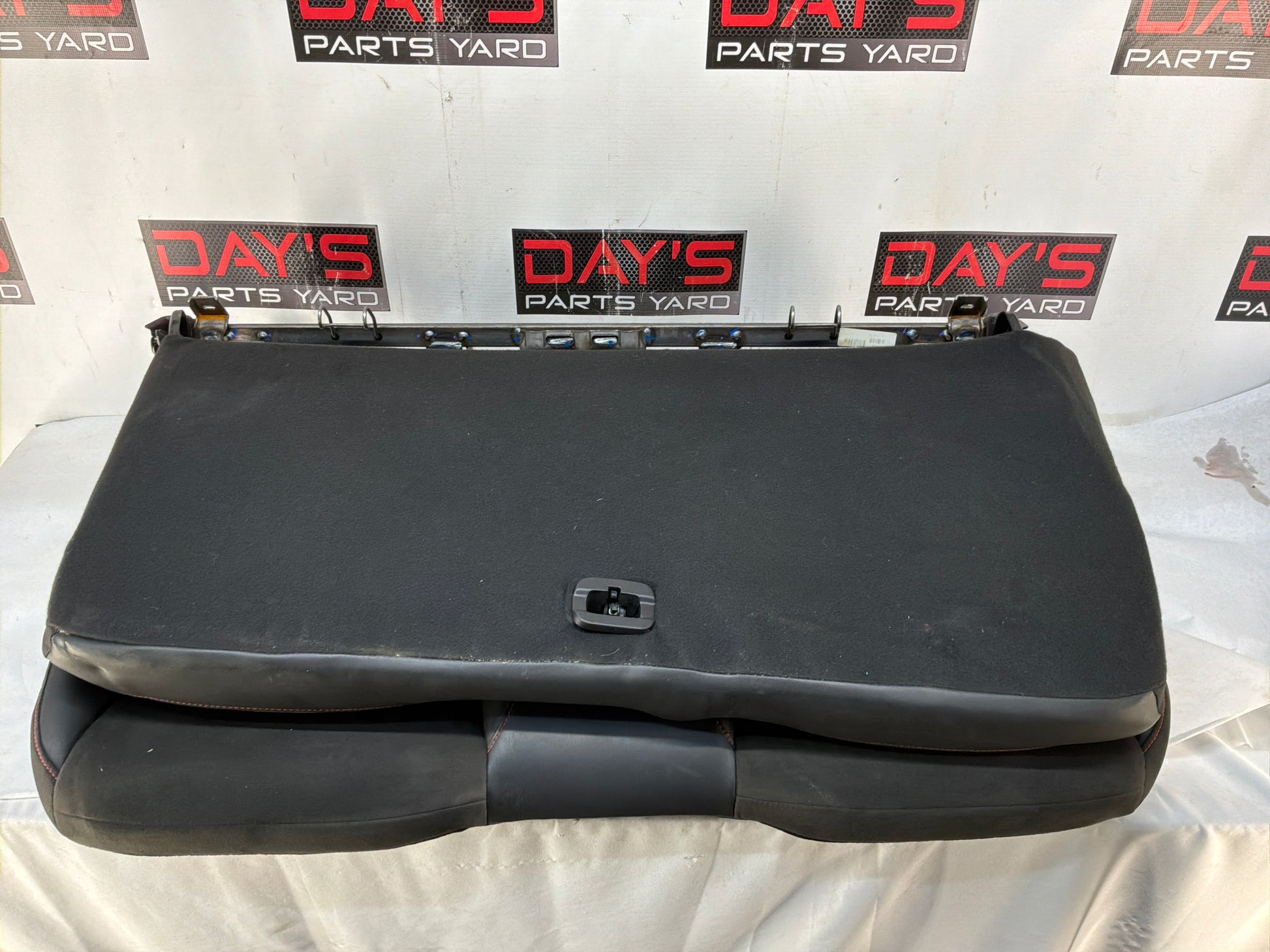 Rear seats - Day's Parts Yard