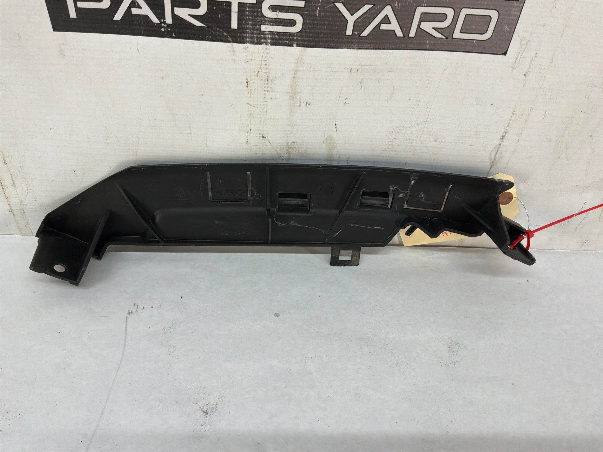 Bumper bracket - Day's Parts Yard