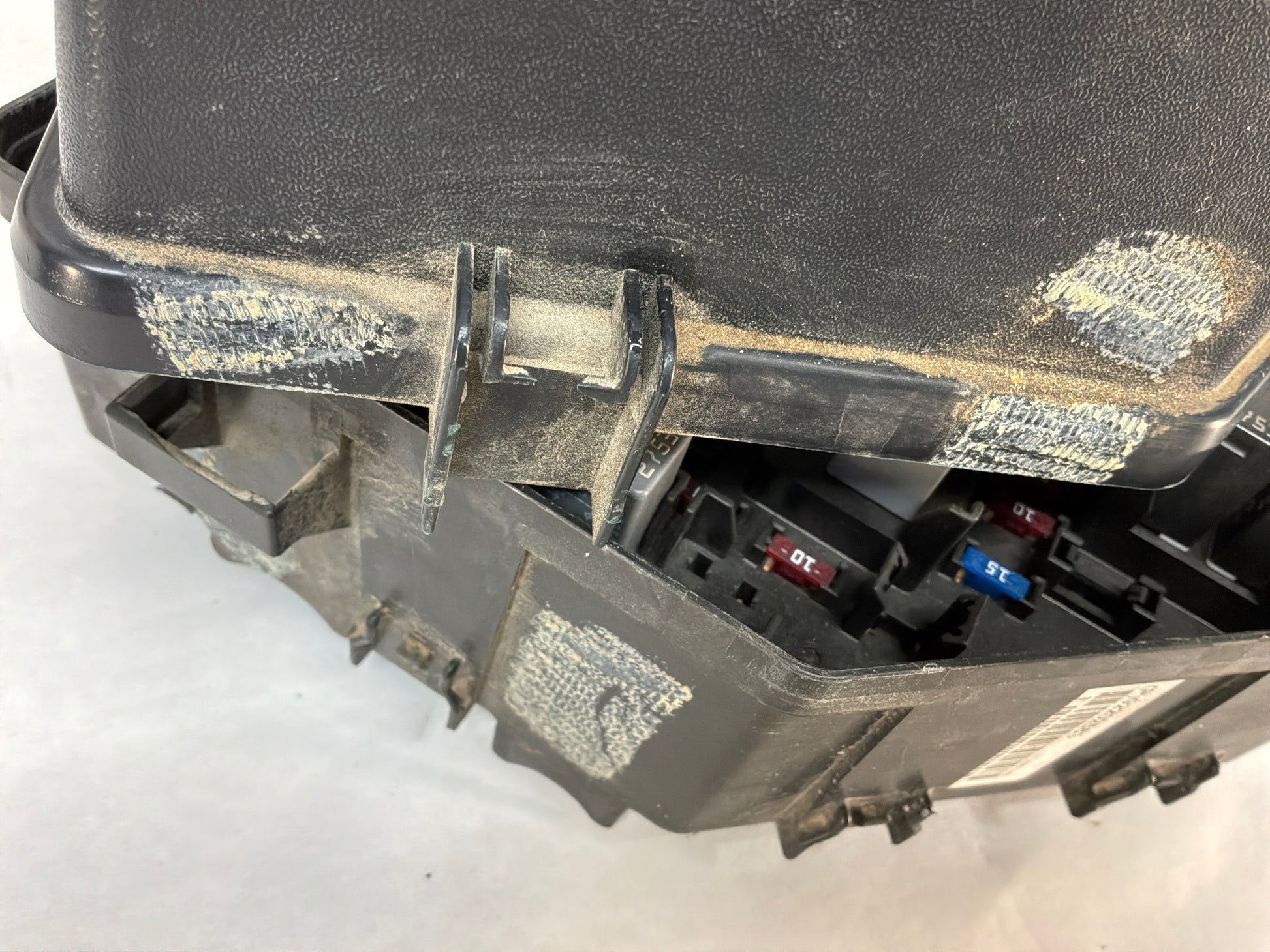 Fuse box w lid - Day's Parts Yard