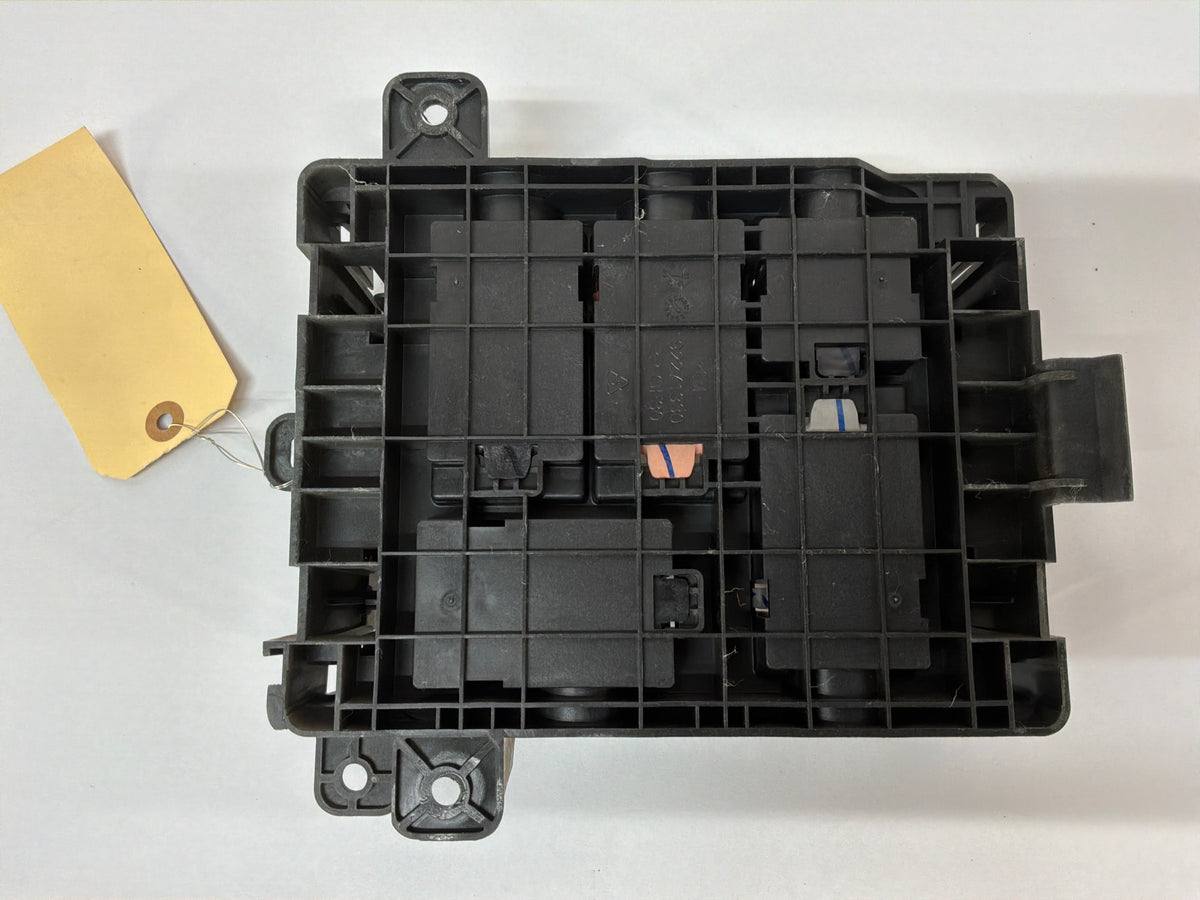 2014 Chevy SS Sedan Engine Bay Fuse Junction Box Block Panel Retainer Block OEM