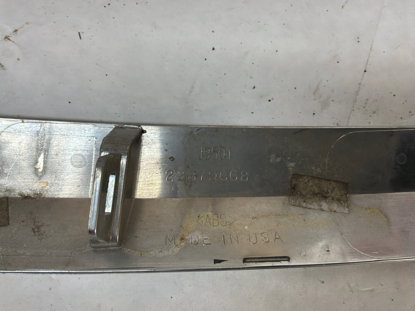 2016 Cadillac ATS-V Coupe Rear Bumper Fascia Center Upper Chrome Molding Trim OEM