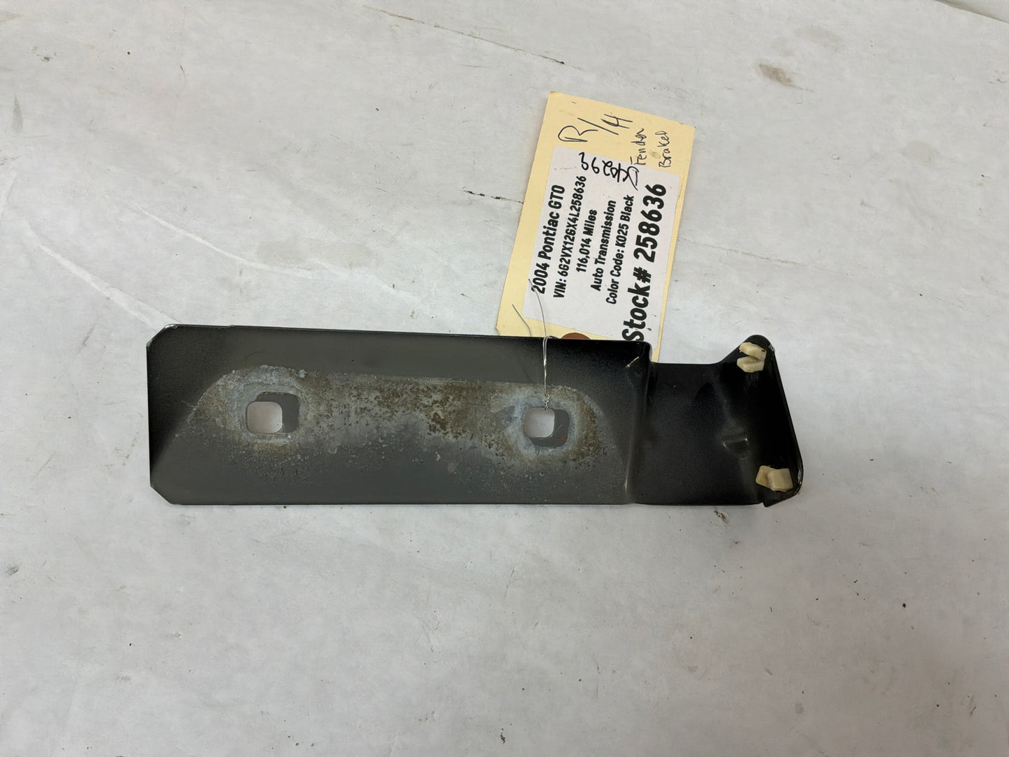 2004 Pontiac GTO RH Passenger Front Bumper Fender Bracket Guide Support OEM