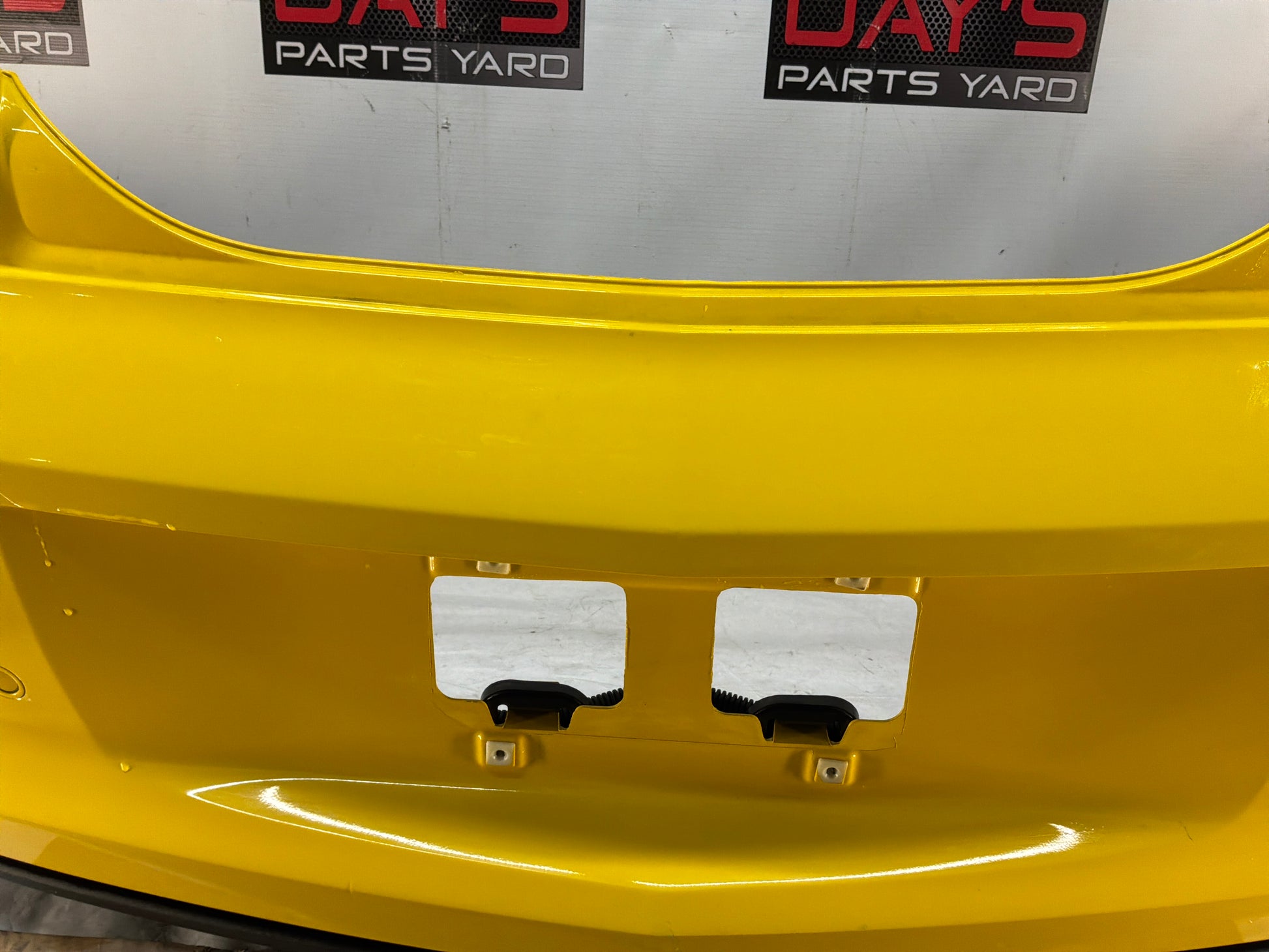 Complete rear bumper - Day's Parts Yard