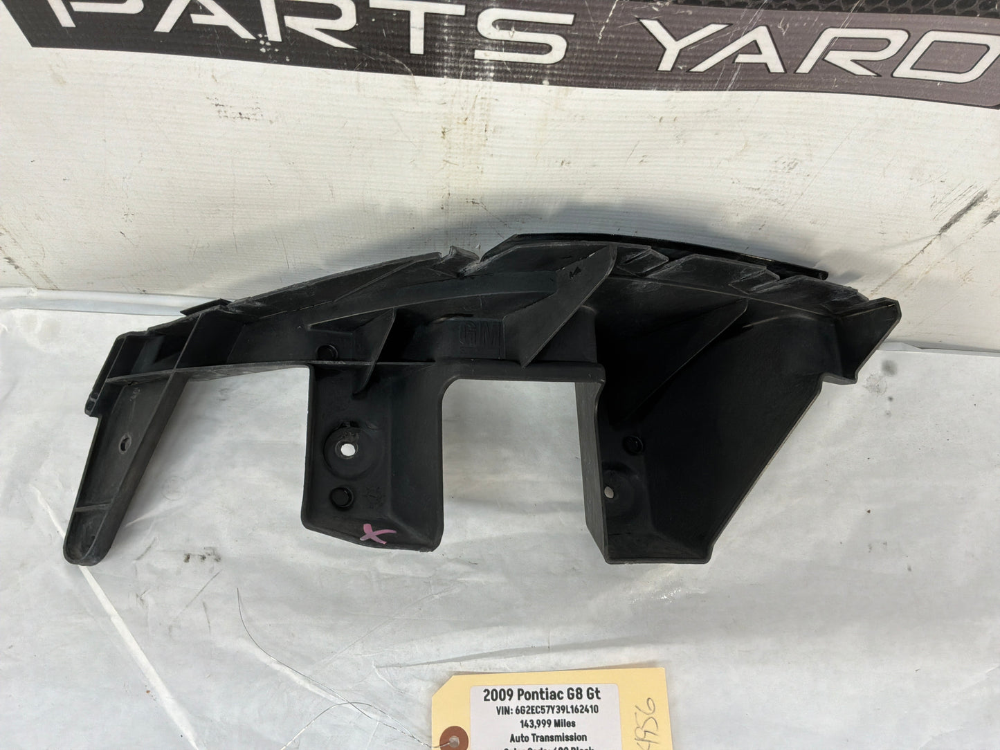 Lh bumper bracket - Day's Parts Yard