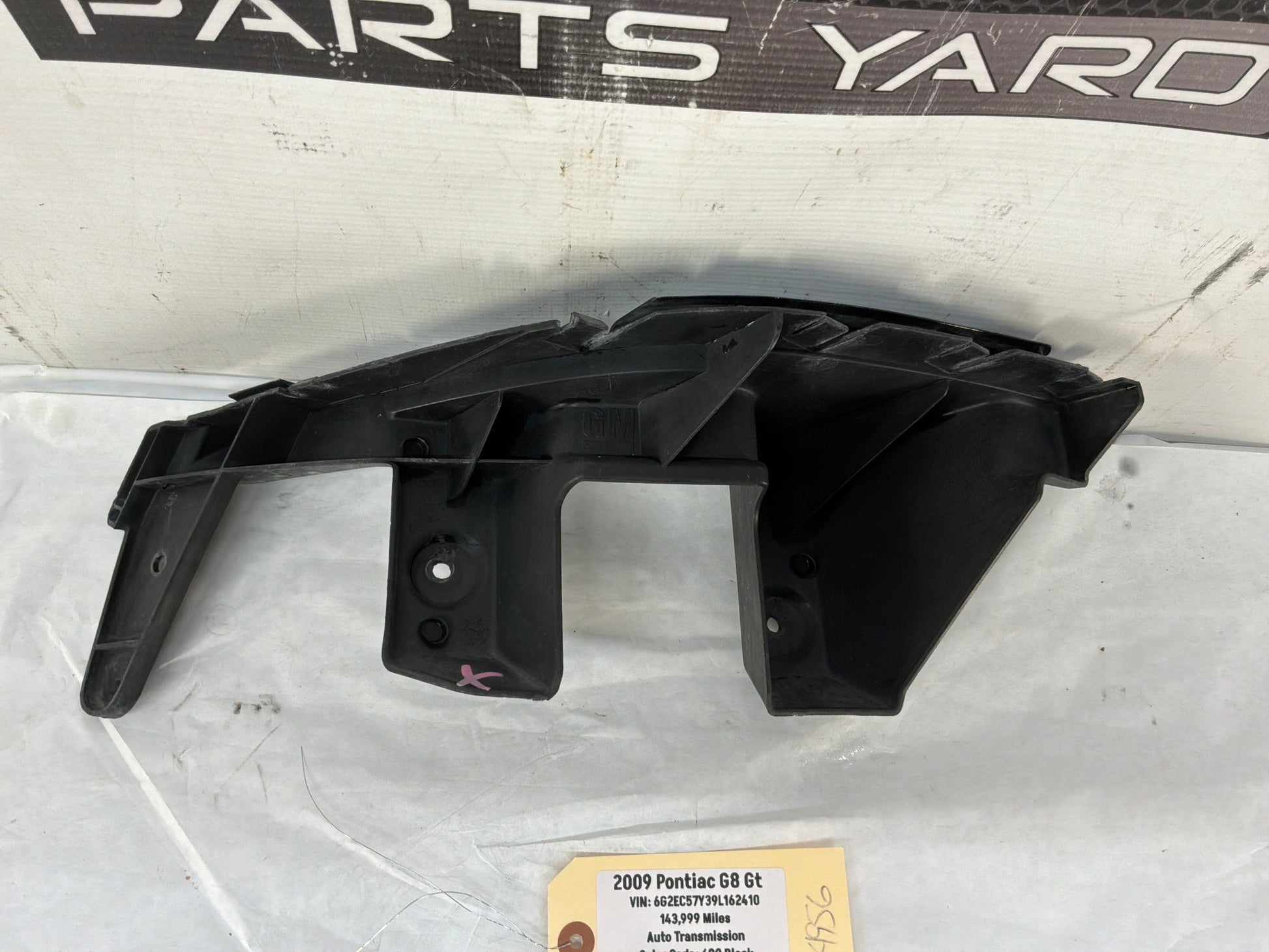 Lh bumper bracket - Day's Parts Yard